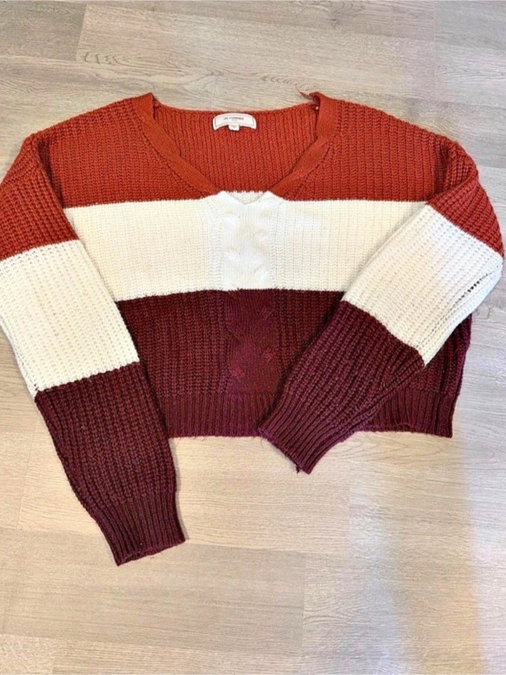 no comment Color Block V-Neck Sweater in orange white and burgundy Size Medium